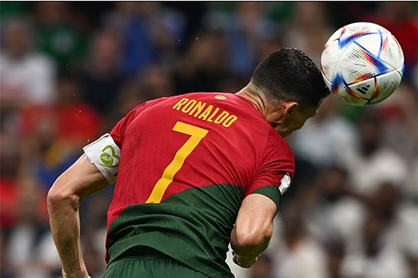 Bên lề World Cup 2022 Tranh cãi bàn thắng hụt của Ronaldo